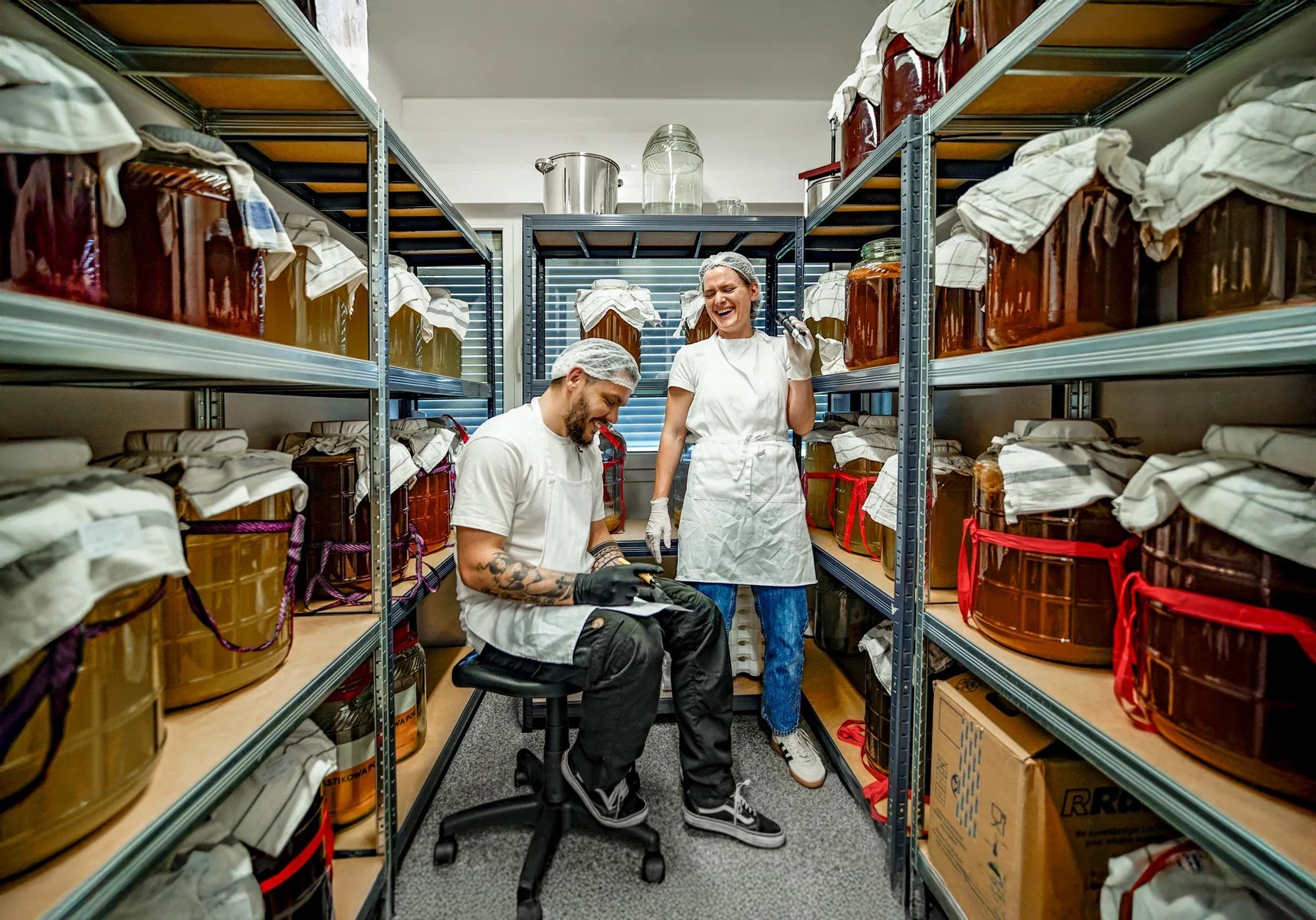 Agatha i Grzegorz Niepasteryzowana Kombucha Local Kombucha