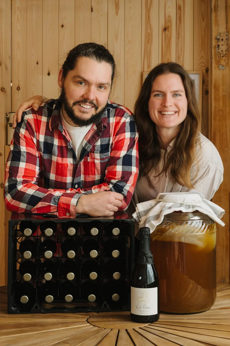 Agatha i Grzegorz Niepasteryzowana Kombucha Local Kombucha